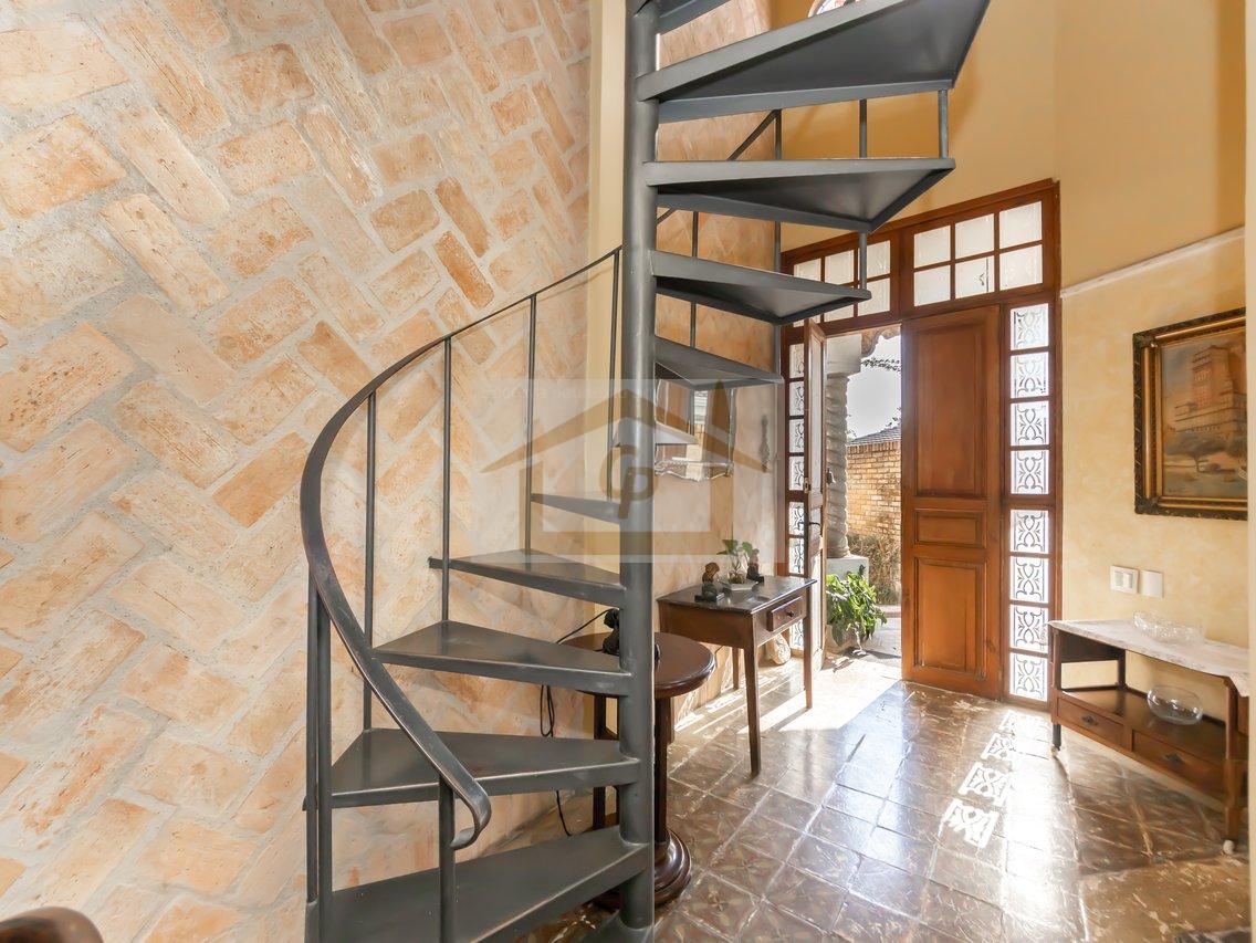 Casa inspirada na região Italiana da Toscana , 4 suítes *escritório, 4 vagas Rua Diamante Jandira - 