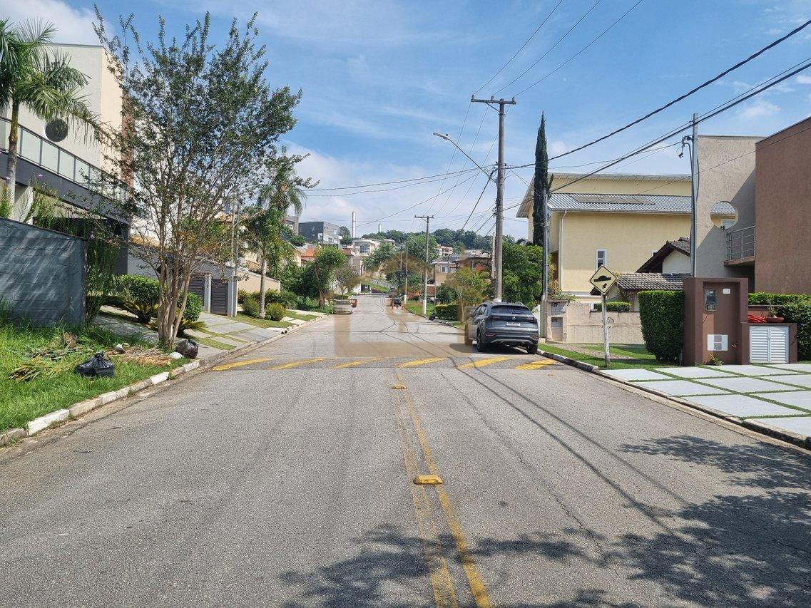 Casa na região Granja Viana, *Térrea , 3 suítes, 4 vagas Alameda Lírios do Vale Cotia - 