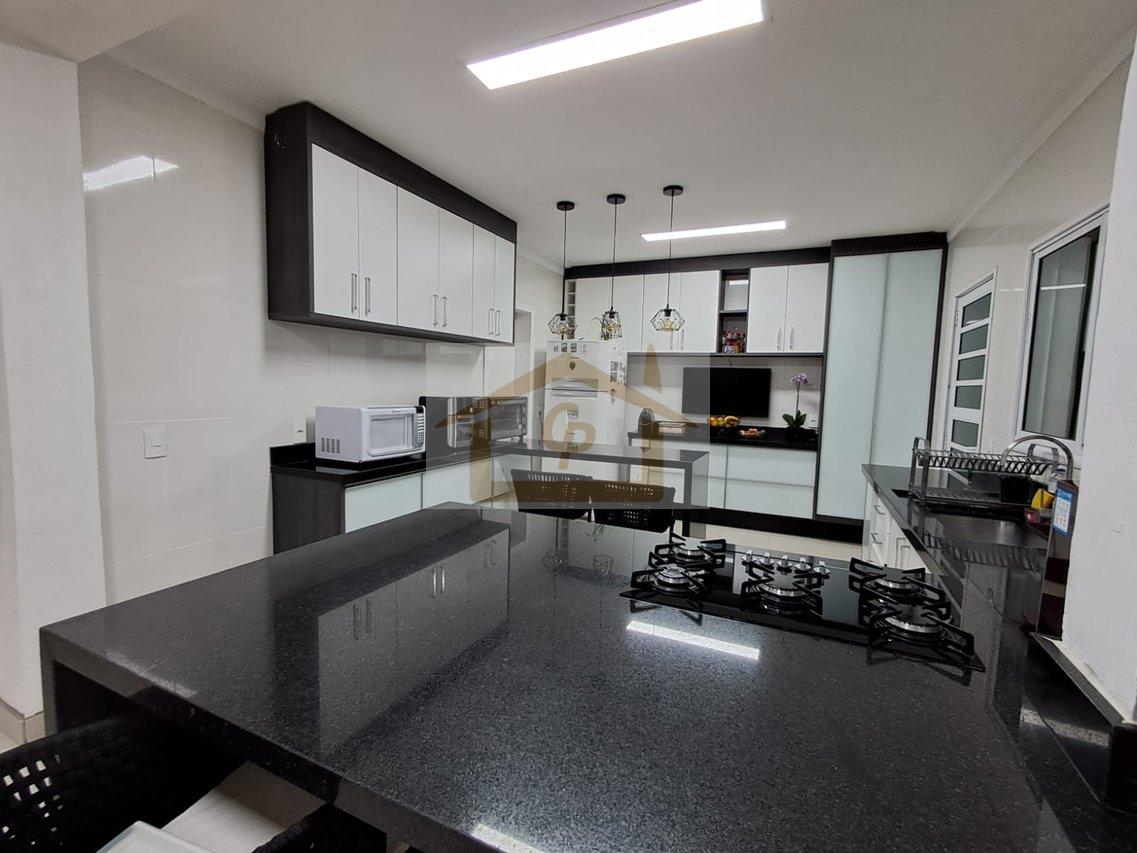 3 amplas su&iacute;tes repleta de arm&aacute;rios, sendo duas avarandadas com vista espetacular, 4 vagas Alameda Sabiá Itapevi - 