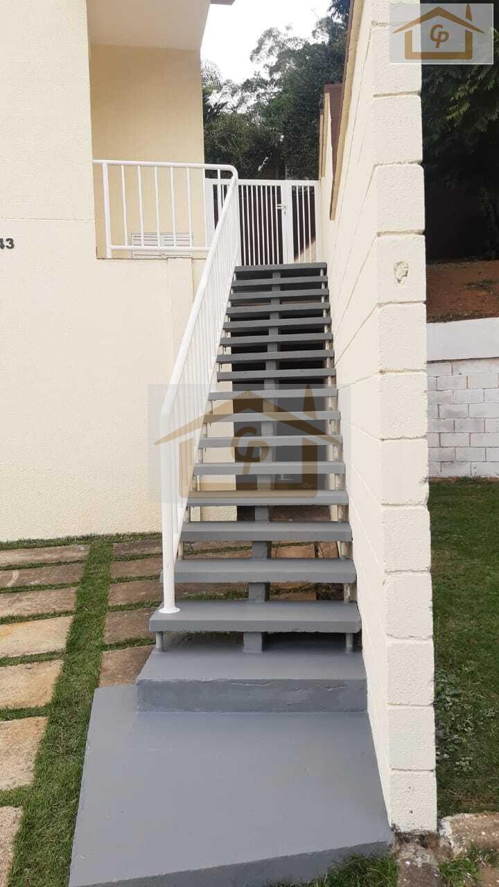 Casa com corredor lateral, 3 quartos sendo um su&iacute;te, 2 vagas Estrada do Capuava Cotia - 