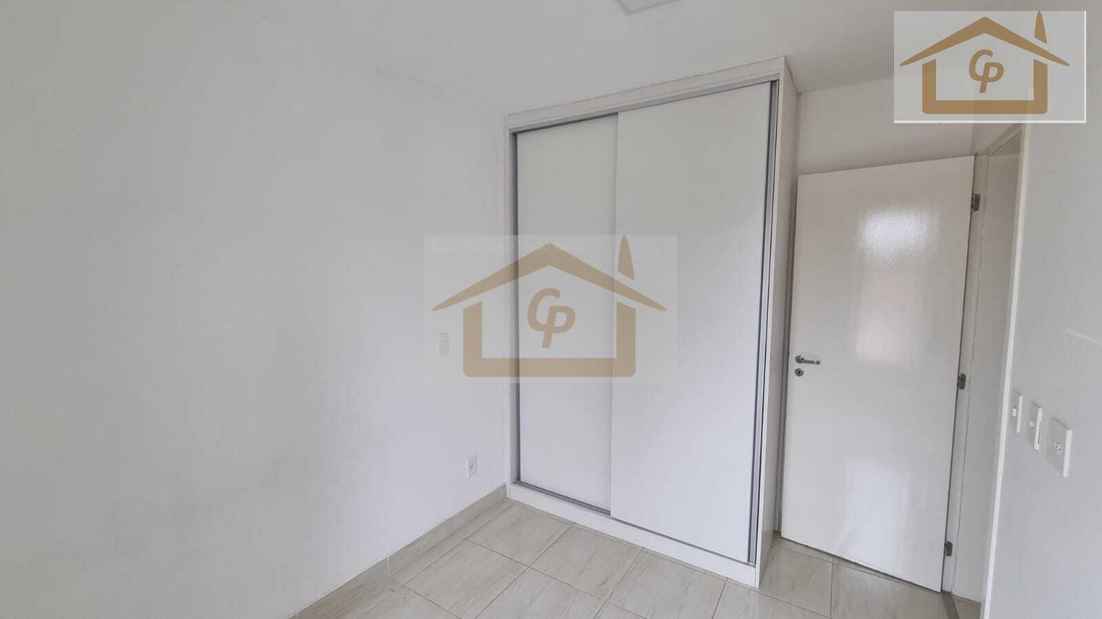 Casa com corredor lateral, 3 quartos sendo um su&iacute;te, 2 vagas Estrada do Capuava Cotia - 