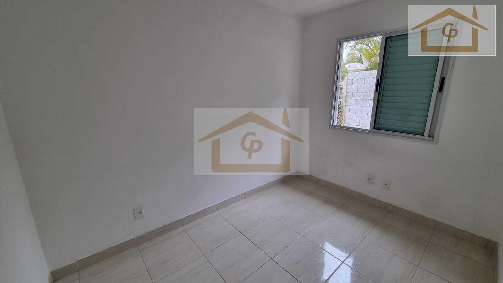 Casa com corredor lateral, 3 quartos sendo um su&iacute;te, 2 vagas Estrada do Capuava Cotia - 