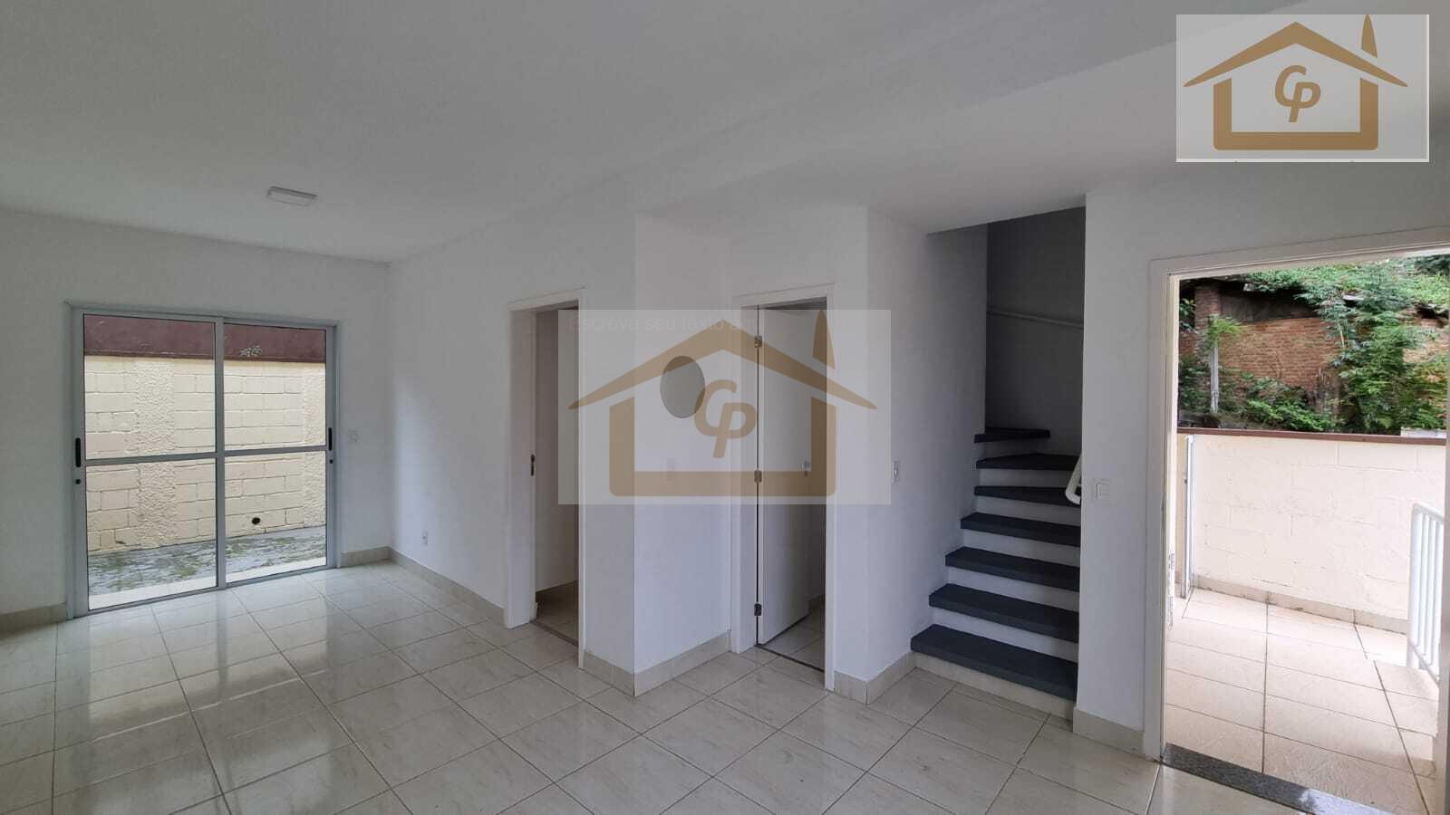 Casa com corredor lateral, 3 quartos sendo um su&iacute;te, 2 vagas Estrada do Capuava Cotia - 