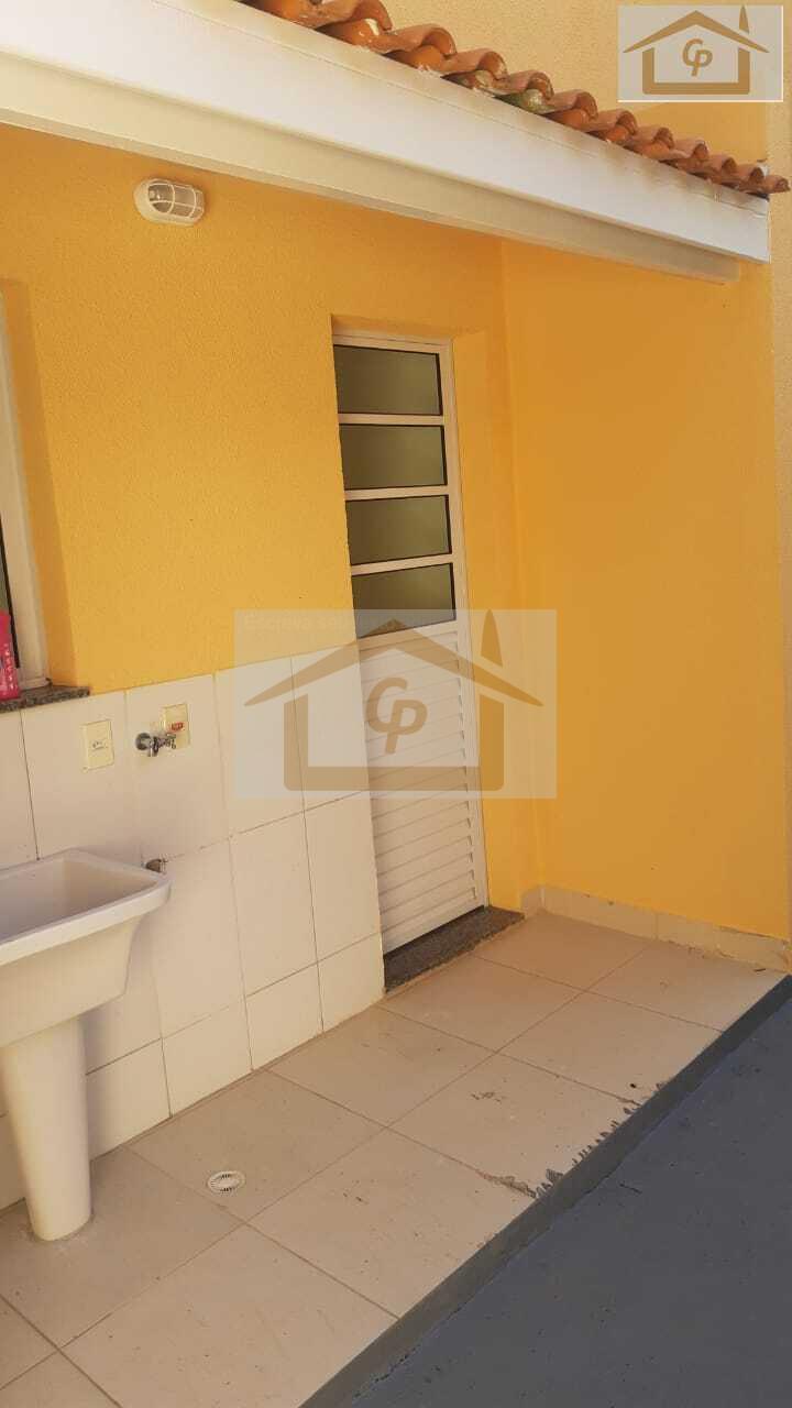 Casa com corredor lateral, 3 quartos sendo um su&iacute;te, 2 vagas Estrada do Capuava Cotia - 