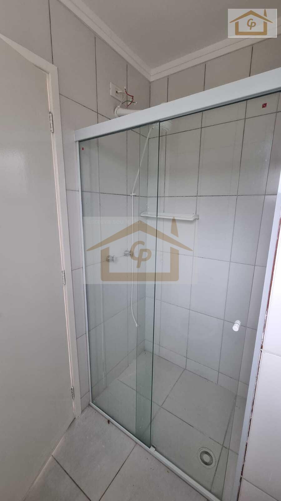 Casa com corredor lateral, 3 quartos sendo um su&iacute;te, 2 vagas Estrada do Capuava Cotia - 
