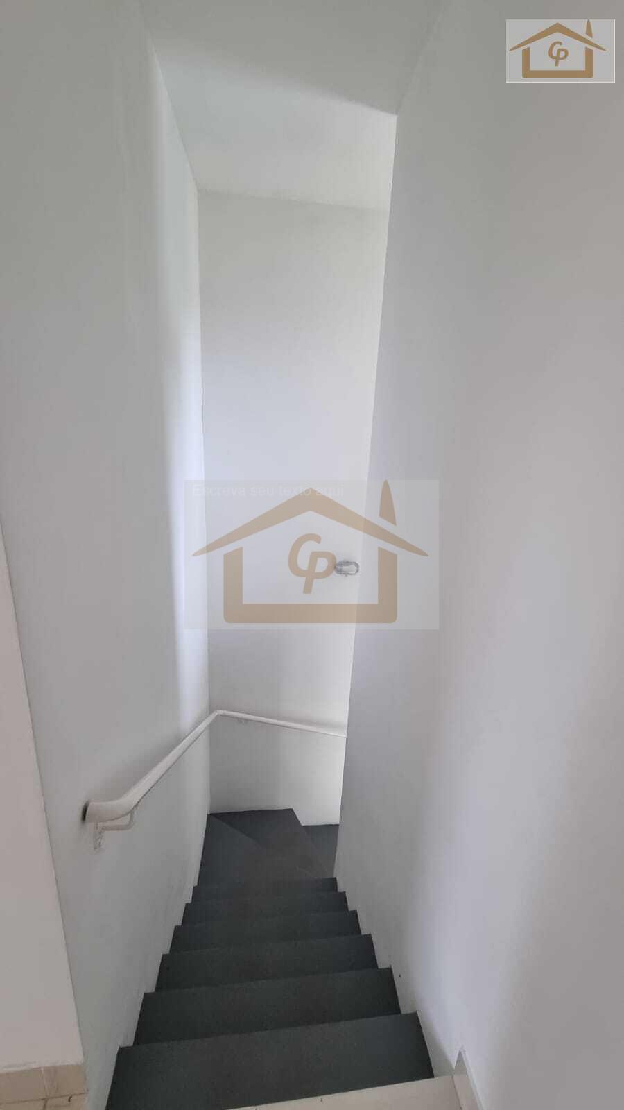Casa com corredor lateral, 3 quartos sendo um su&iacute;te, 2 vagas Estrada do Capuava Cotia - 
