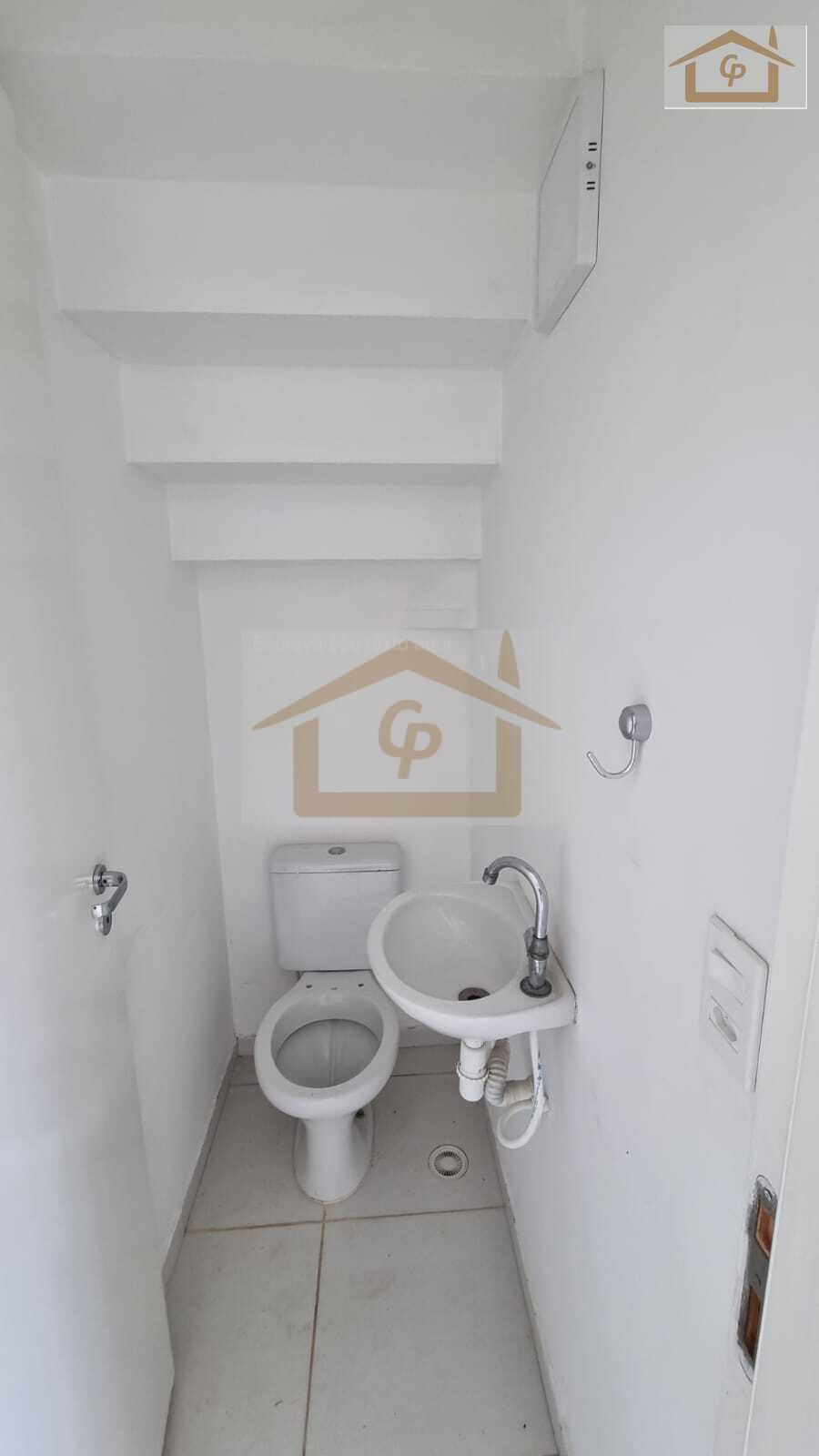 Casa com corredor lateral, 3 quartos sendo um su&iacute;te, 2 vagas Estrada do Capuava Cotia - 
