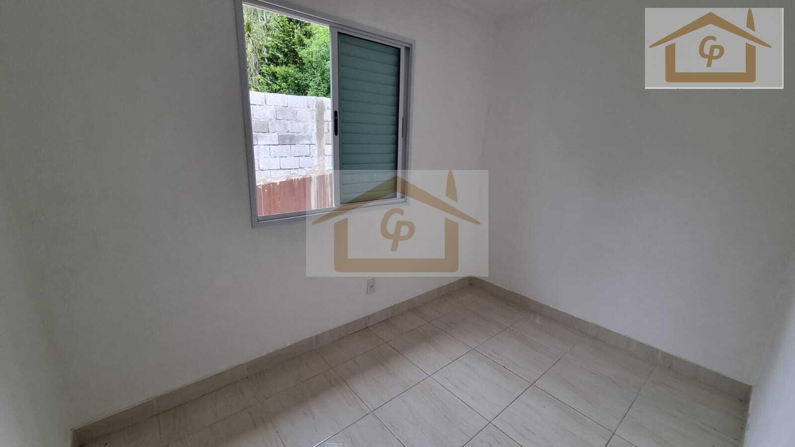 Casa com corredor lateral, 3 quartos sendo um su&iacute;te, 2 vagas Estrada do Capuava Cotia - 