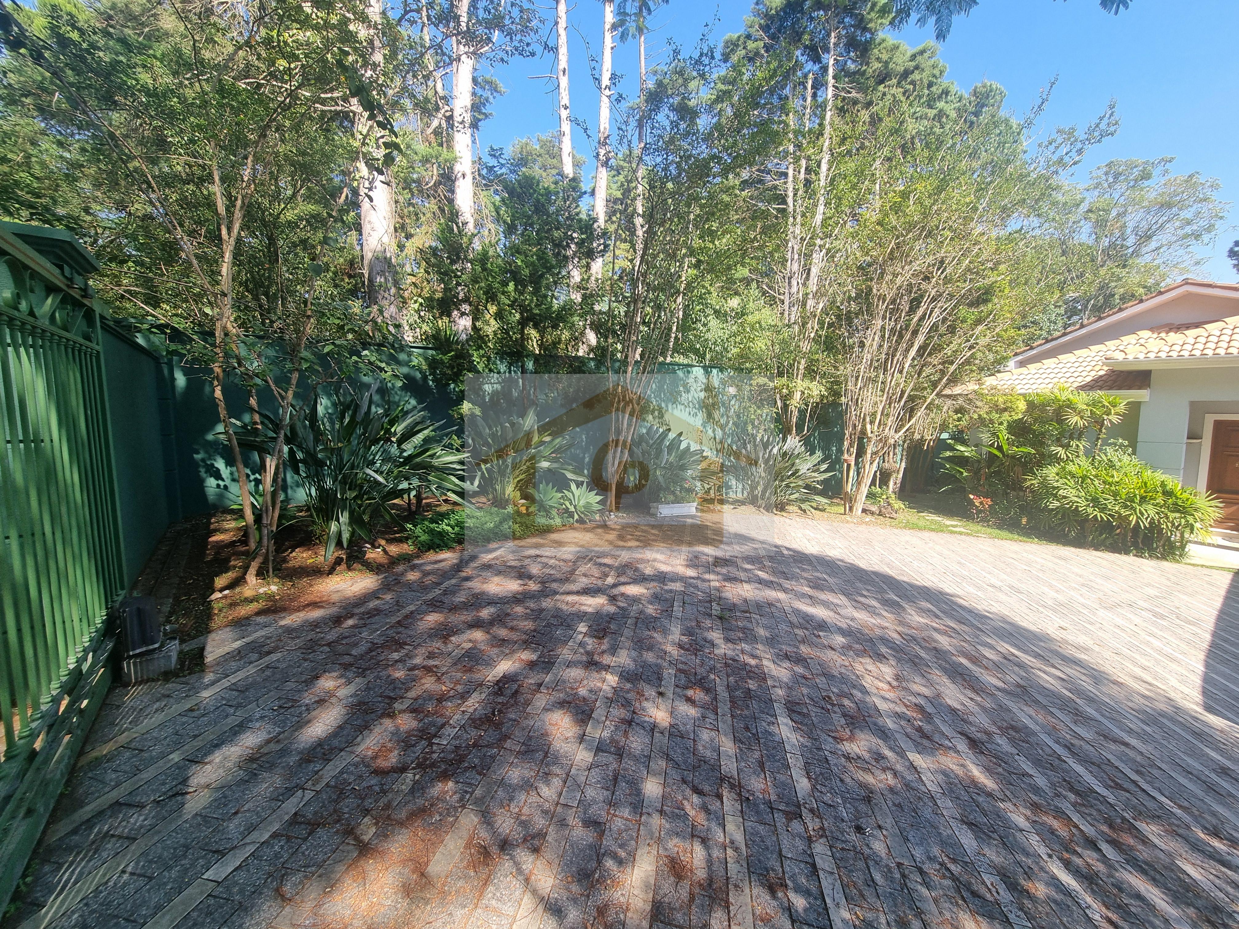 IMPEC&Aacute;VEL!  AO LADO DO SHOPPING GRANJA VIANA, 3 QUARTOS SENDO UM SUITE, 4 VAGAS Rua João de Barro Cotia - 