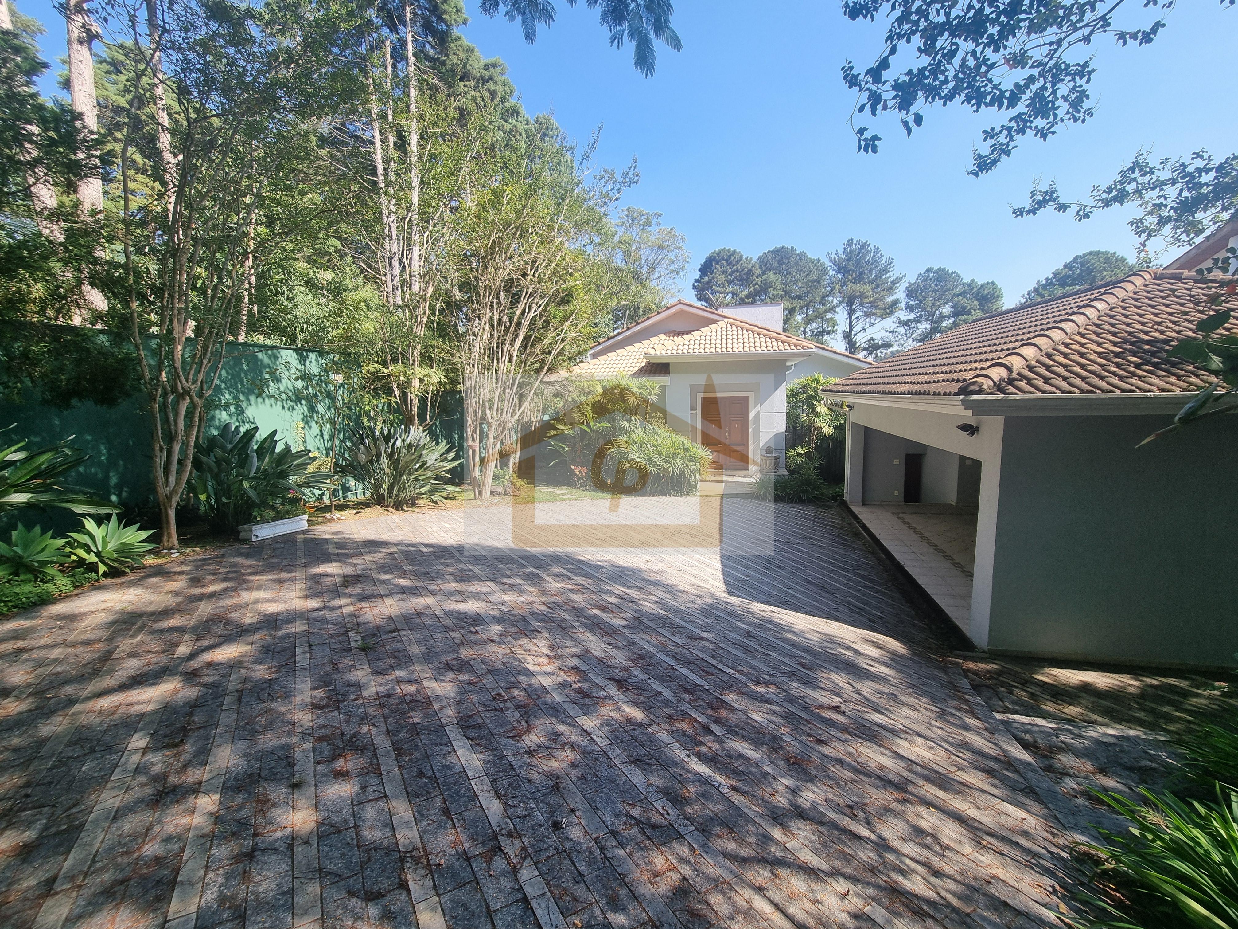 IMPEC&Aacute;VEL!  AO LADO DO SHOPPING GRANJA VIANA, 3 QUARTOS SENDO UM SUITE, 4 VAGAS Rua João de Barro Cotia - 