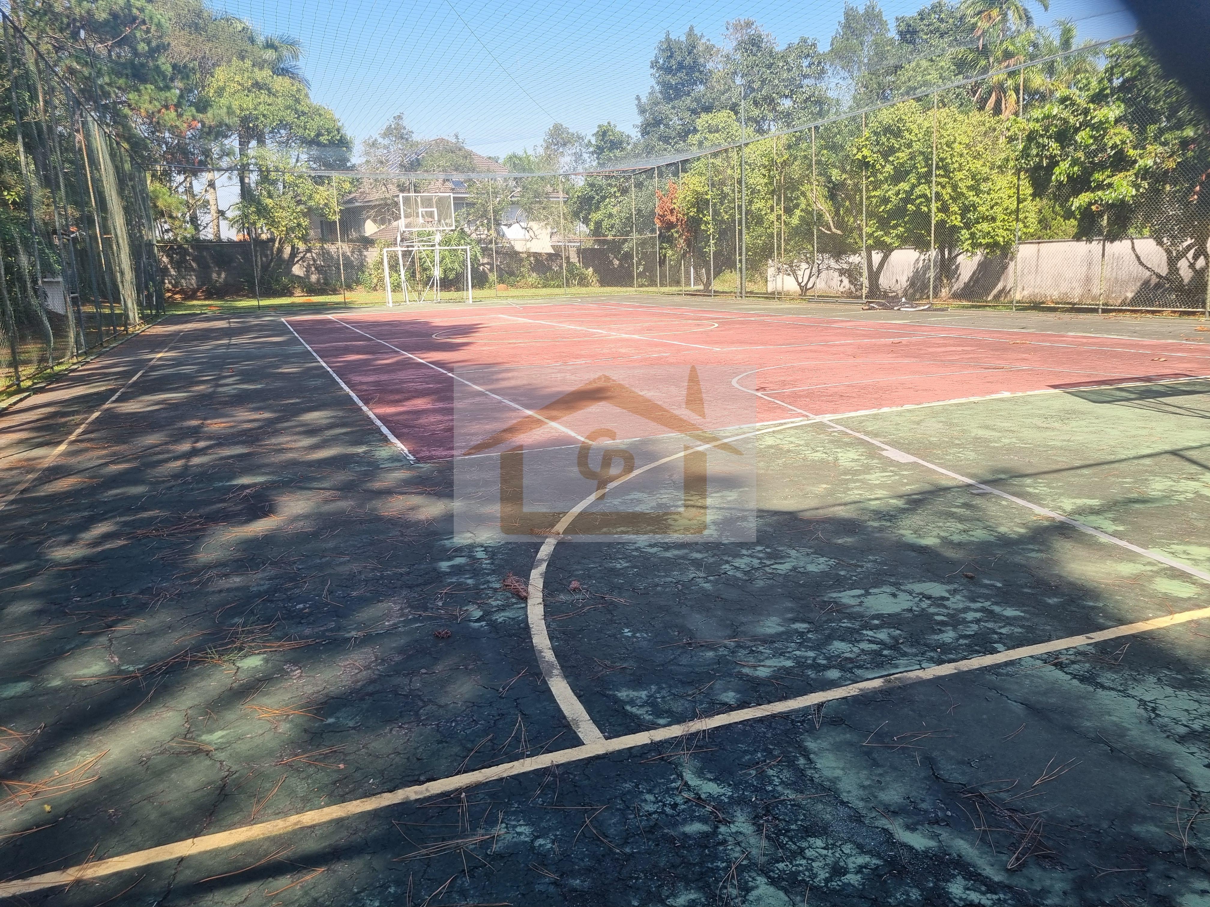 IMPEC&Aacute;VEL!  AO LADO DO SHOPPING GRANJA VIANA, 3 QUARTOS SENDO UM SUITE, 4 VAGAS Rua João de Barro Cotia - 