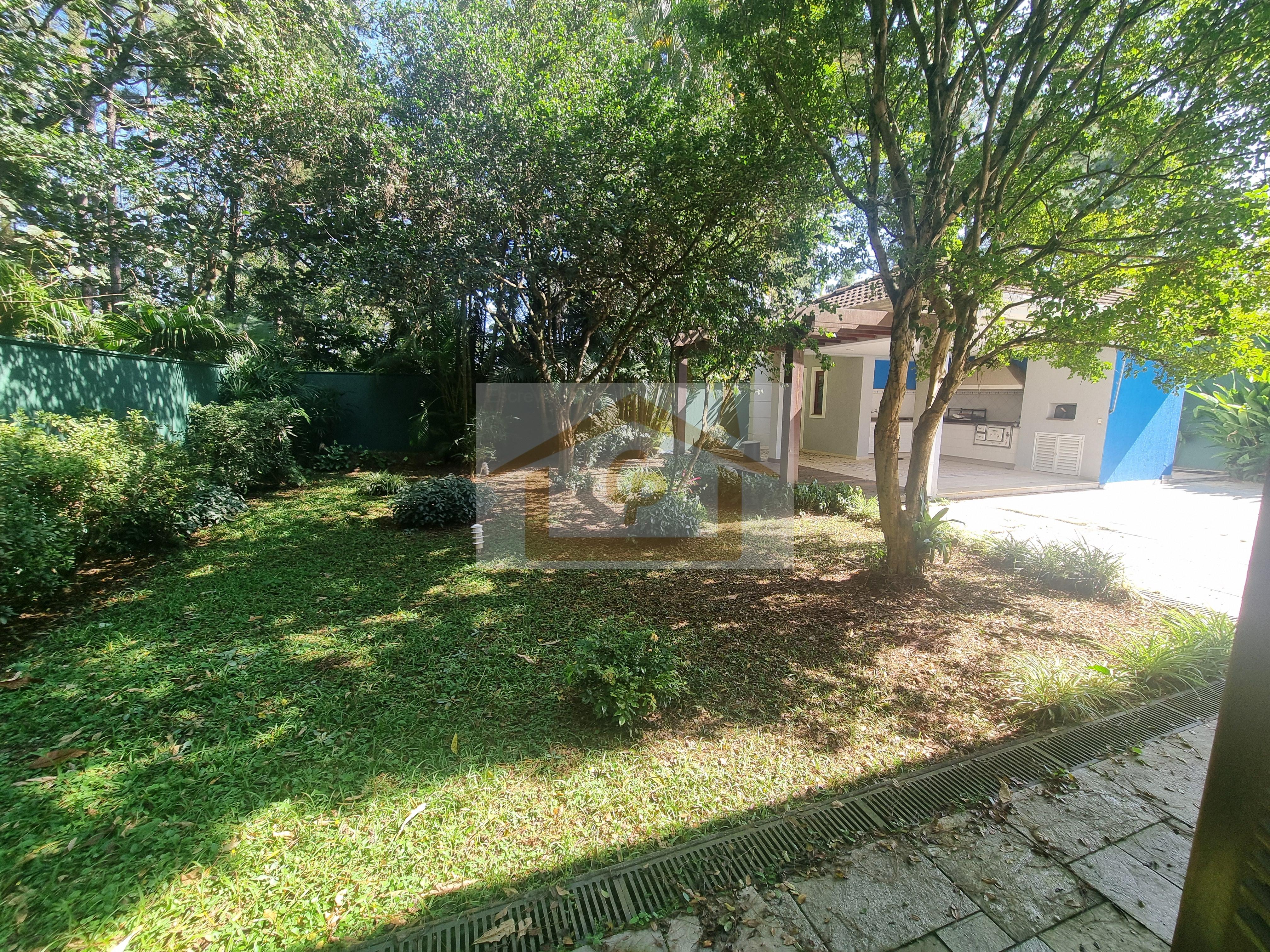 IMPEC&Aacute;VEL!  AO LADO DO SHOPPING GRANJA VIANA, 3 QUARTOS SENDO UM SUITE, 4 VAGAS Rua João de Barro Cotia - 