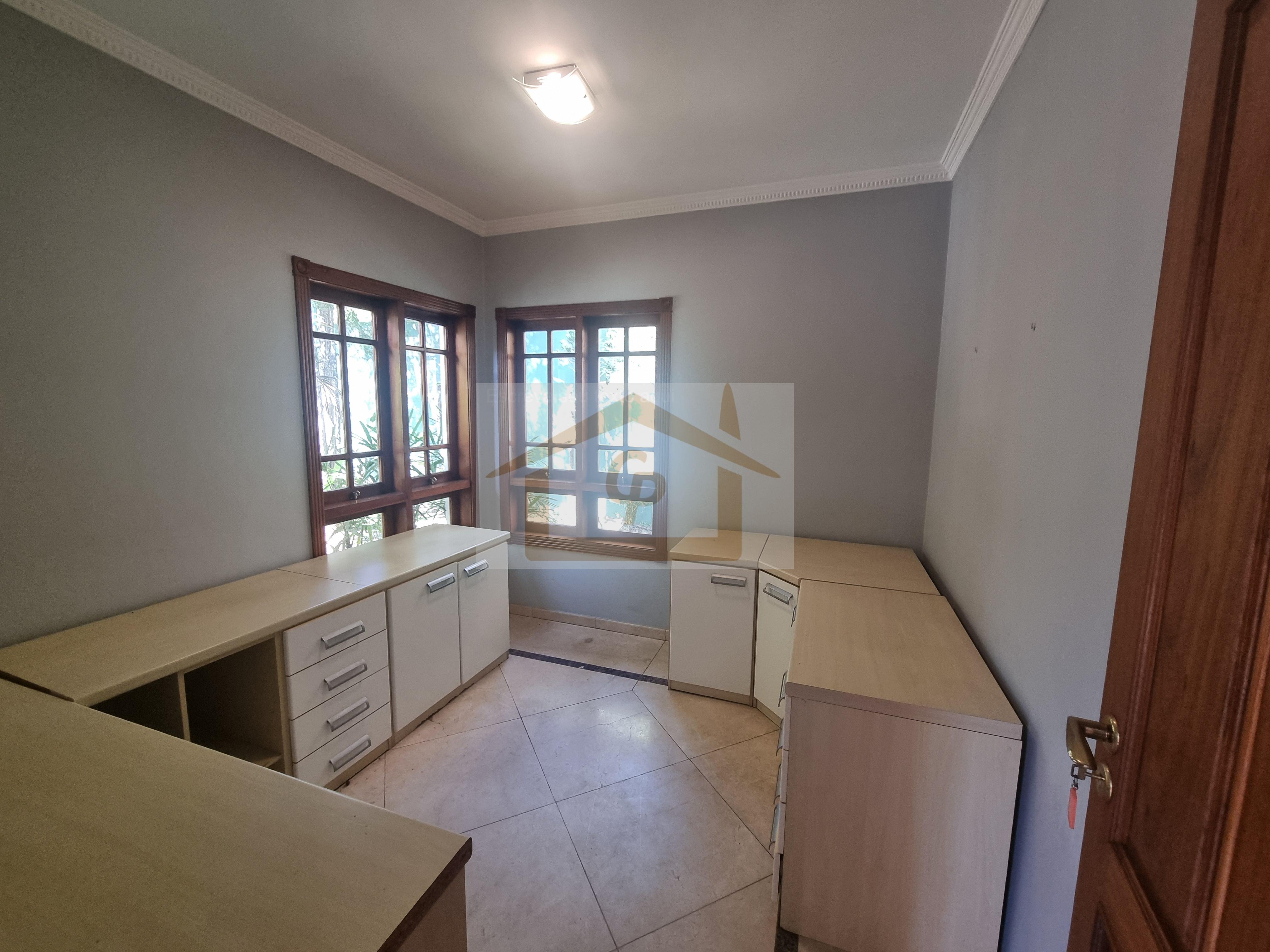 IMPEC&Aacute;VEL!  AO LADO DO SHOPPING GRANJA VIANA, 3 QUARTOS SENDO UM SUITE, 4 VAGAS Rua João de Barro Cotia - 
