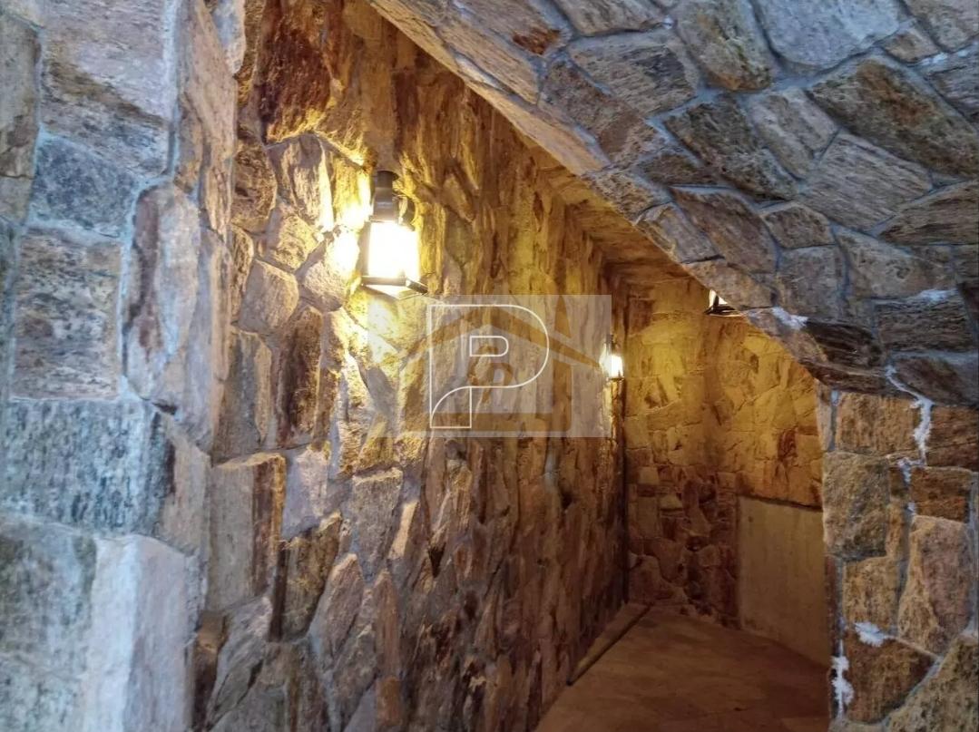 IMPEC&Aacute;VEL!  AO LADO DO SHOPPING GRANJA VIANA, 3 QUARTOS SENDO UM SUITE, 4 VAGAS Rua João de Barro Cotia - 