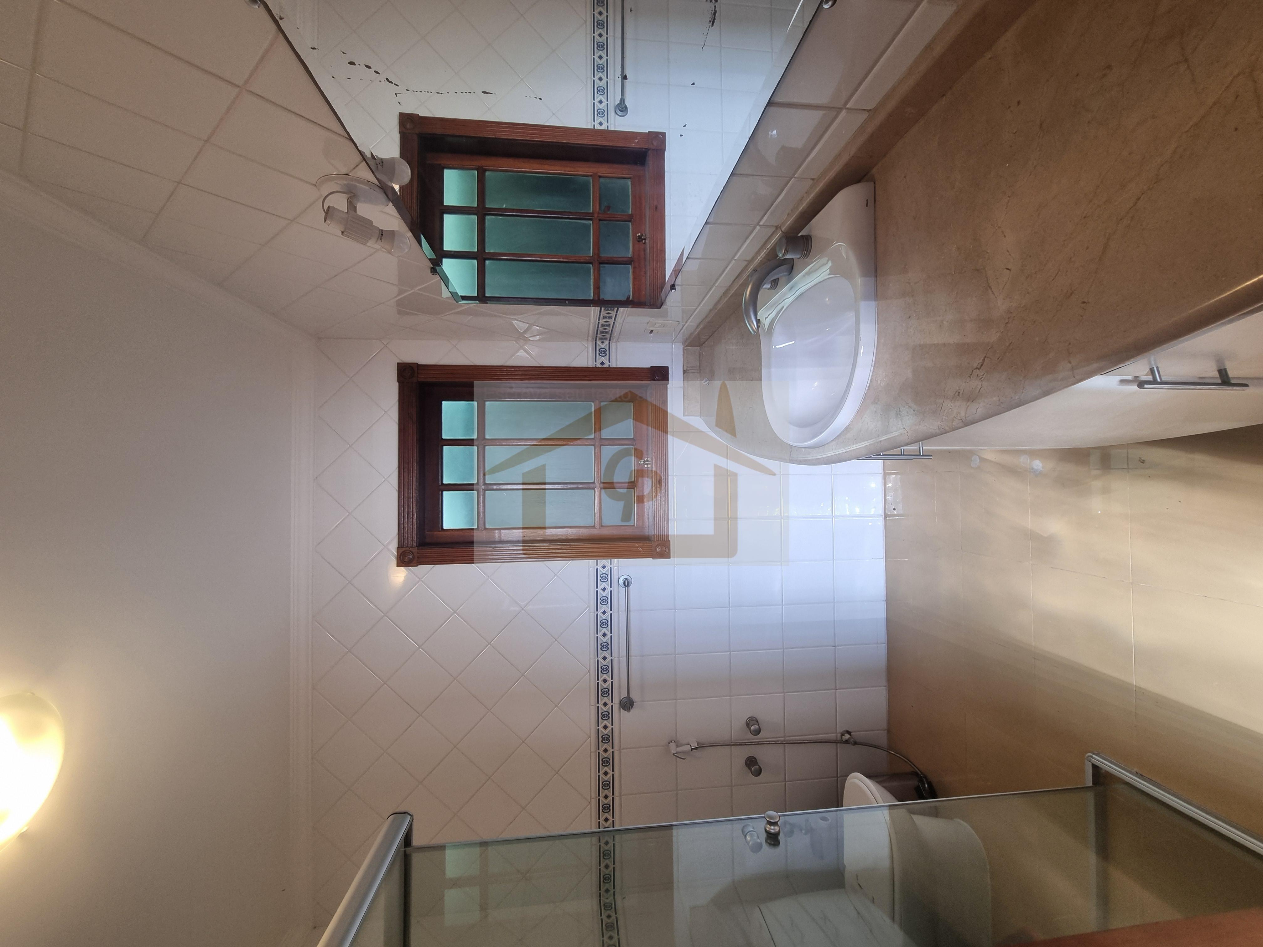 IMPEC&Aacute;VEL!  AO LADO DO SHOPPING GRANJA VIANA, 3 QUARTOS SENDO UM SUITE, 4 VAGAS Rua João de Barro Cotia - 