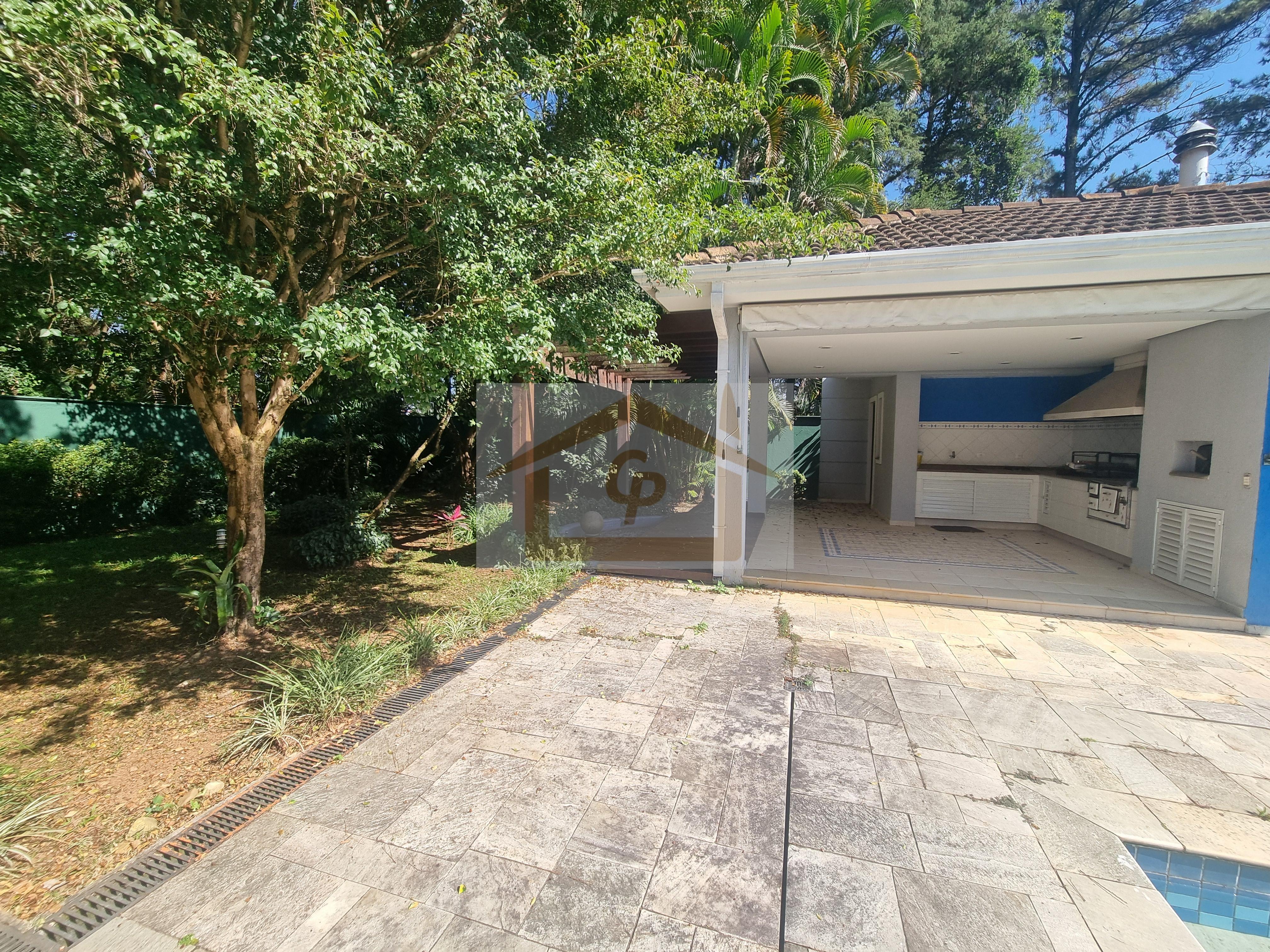 IMPEC&Aacute;VEL!  AO LADO DO SHOPPING GRANJA VIANA, 3 QUARTOS SENDO UM SUITE, 4 VAGAS Rua João de Barro Cotia - 