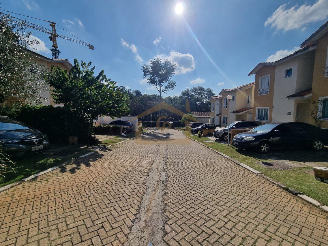 3 quartos sendo um suíte + uma sala no andar inferior Estrada do Capuava Cotia - 