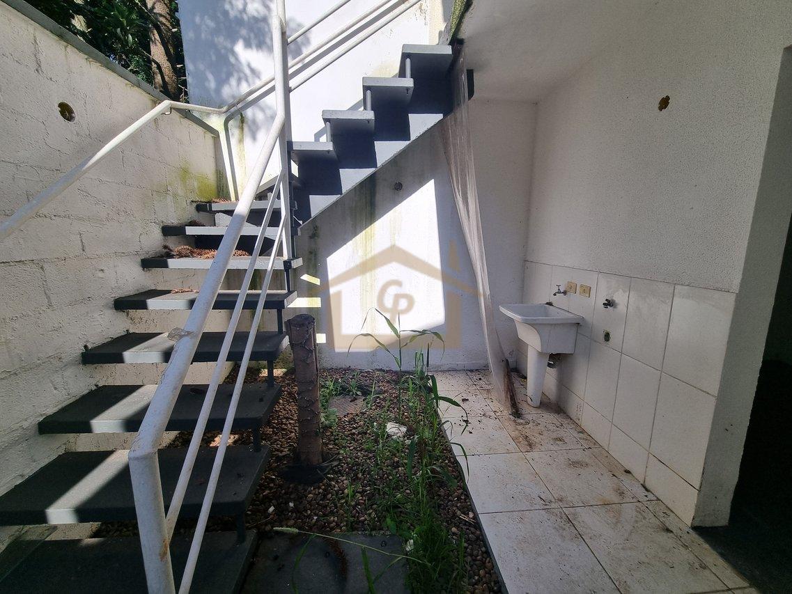 3 quartos sendo um suíte + uma sala no andar inferior Estrada do Capuava Cotia - 