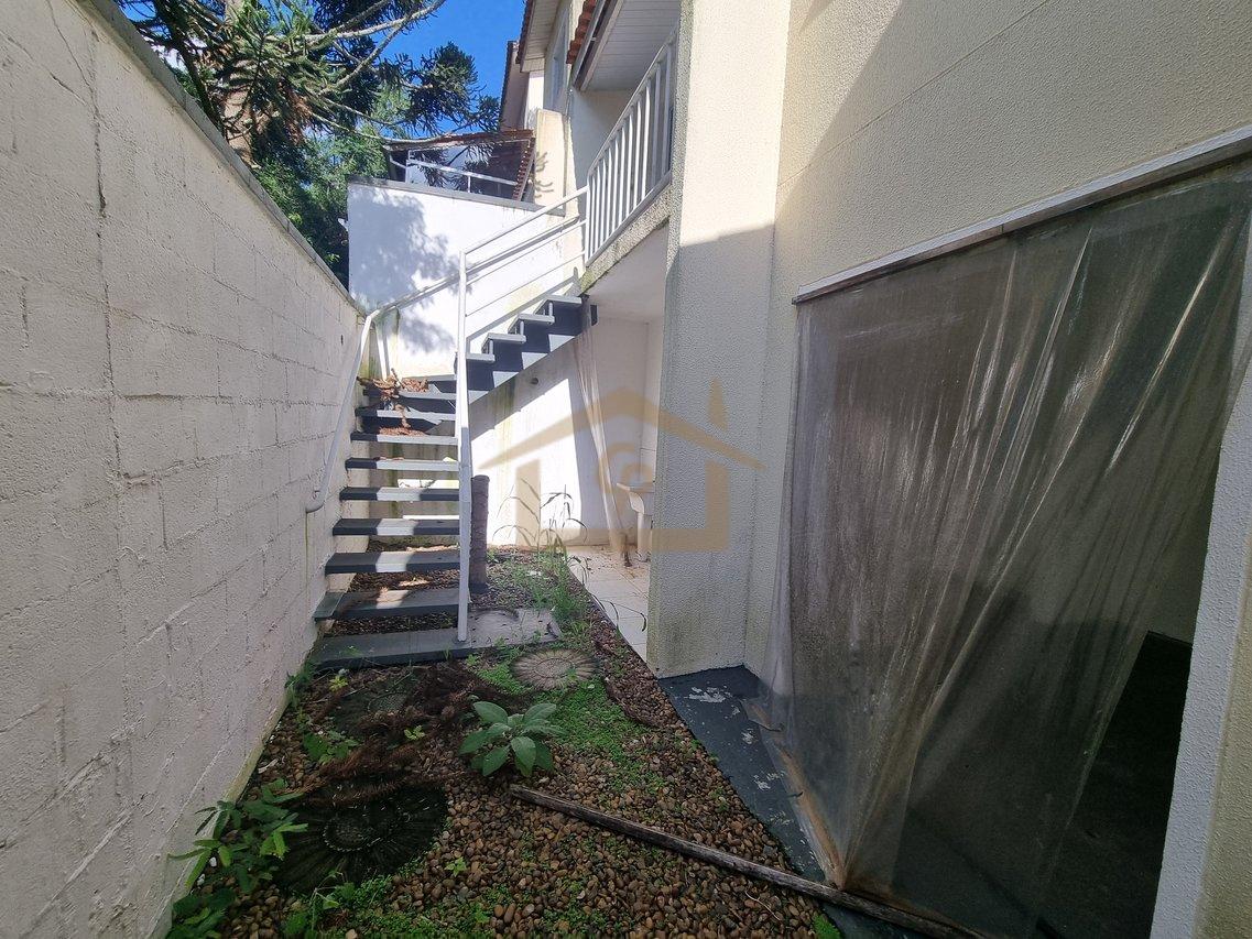 3 quartos sendo um suíte + uma sala no andar inferior Estrada do Capuava Cotia - 