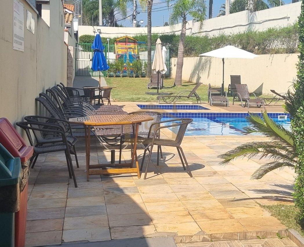 Bela área Gourmet 3 quartos sendo um suíte, forno de pizza, fogão e churrasqueira, 2 vagas Estrada do Capuava Cotia - 