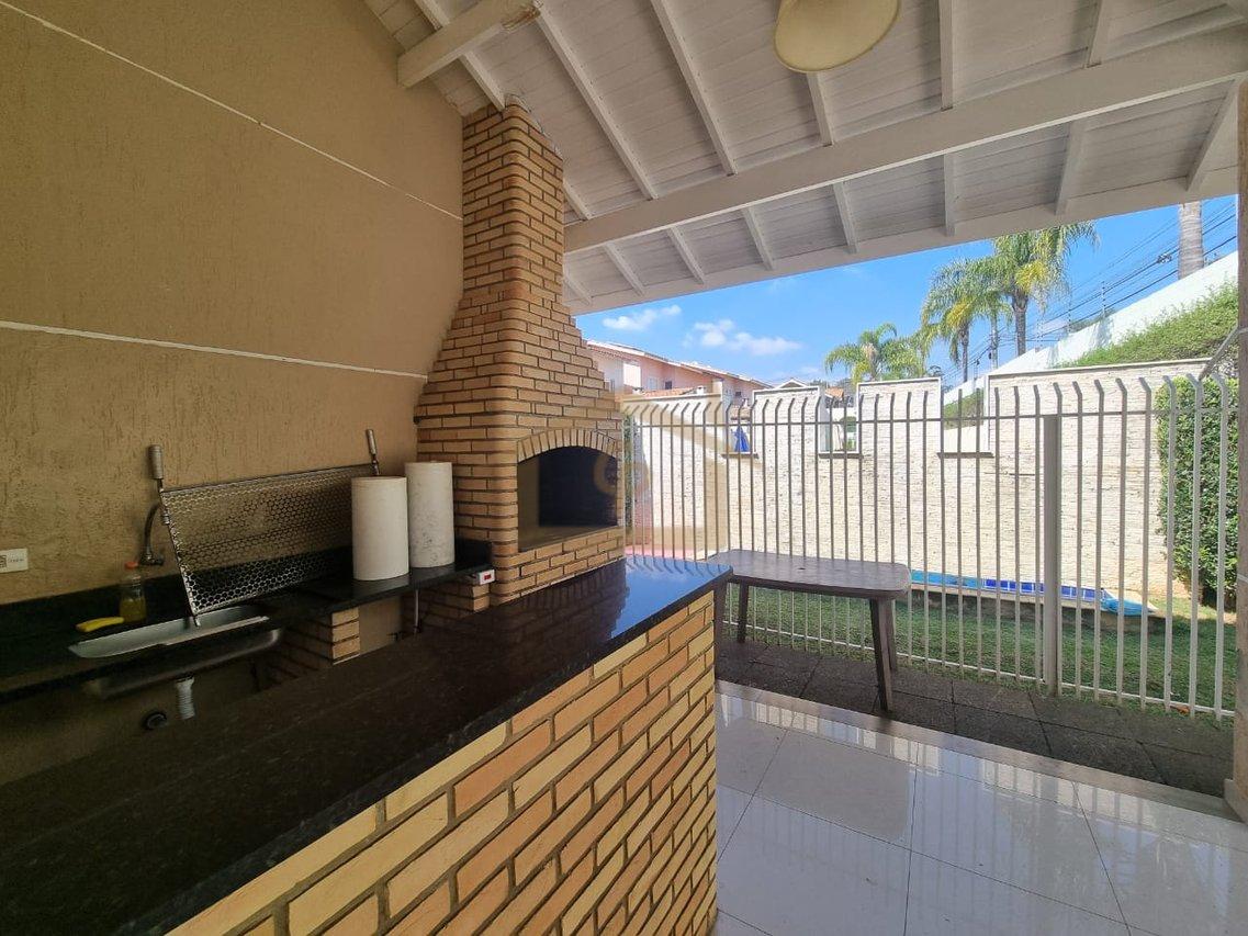Bela área Gourmet 3 quartos sendo um suíte, forno de pizza, fogão e churrasqueira, 2 vagas Estrada do Capuava Cotia - 