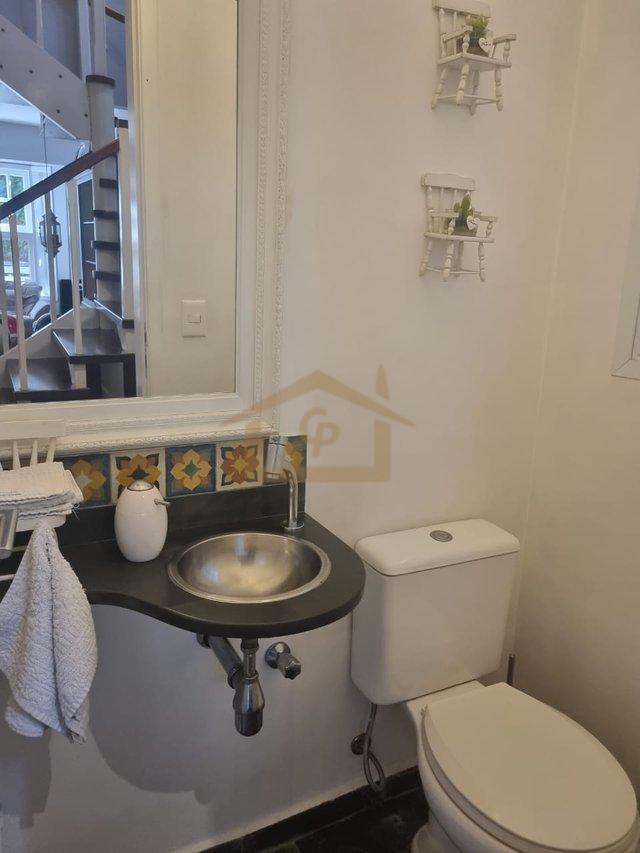 Próximo D. Deola, Casa na Granja Viana, 3 quartos sendo um suíte, 2 vagas Estrada Aldeia Cotia - 