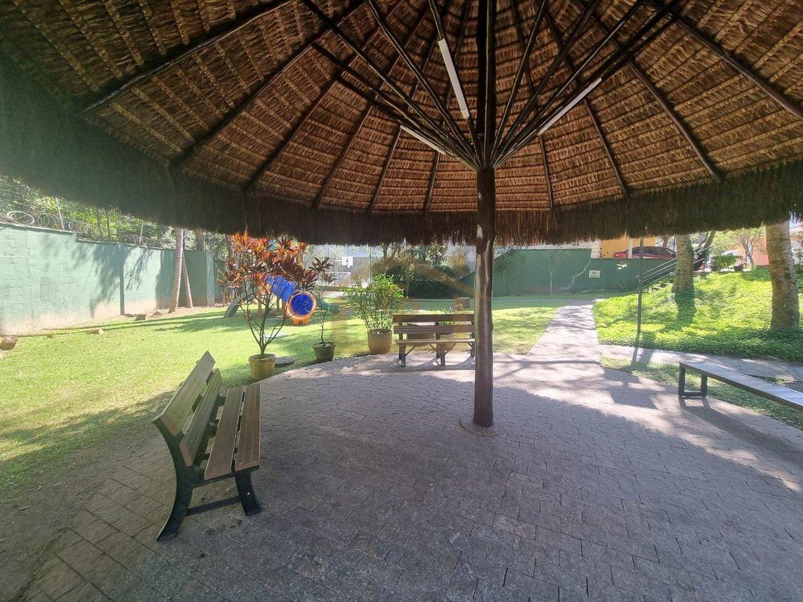 Próximo D. Deola, Casa na Granja Viana, 3 quartos sendo um suíte, 2 vagas Estrada Aldeia Cotia - 