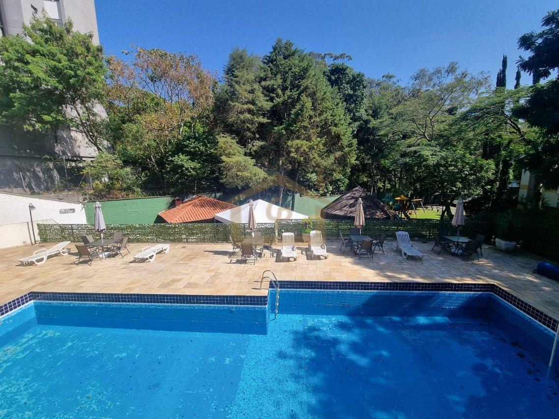 Próximo D. Deola, Casa na Granja Viana, 3 quartos sendo um suíte, 2 vagas Estrada Aldeia Cotia - 