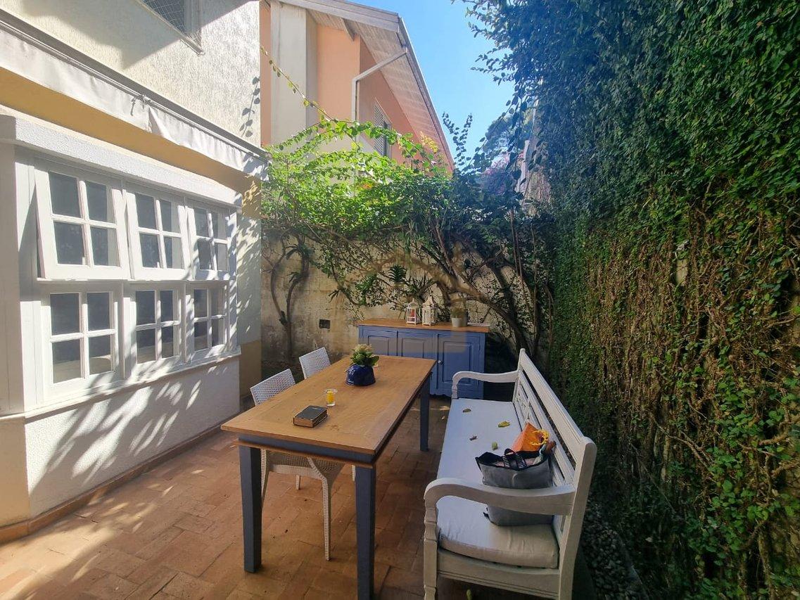 Próximo D. Deola, Casa na Granja Viana, 3 quartos sendo um suíte, 2 vagas Estrada Aldeia Cotia - 