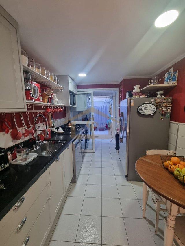 Próximo D. Deola, Casa na Granja Viana, 3 quartos sendo um suíte, 2 vagas Estrada Aldeia Cotia - 