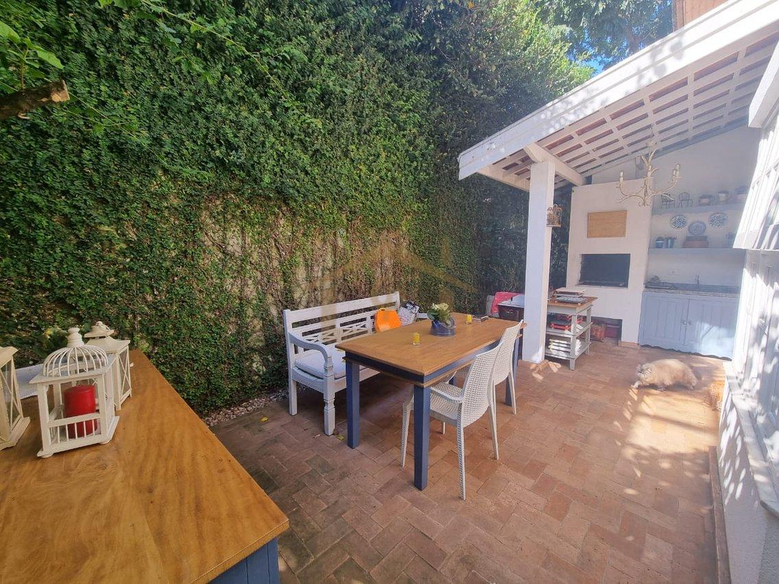 Próximo D. Deola, Casa na Granja Viana, 3 quartos sendo um suíte, 2 vagas Estrada Aldeia Cotia - 