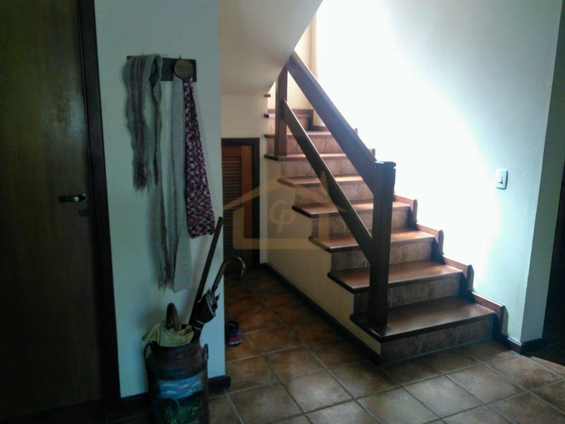 Residencial com mata Atlântica predominante, são 3 quartos sendo um suíte, 5 vagas Estrada do Lutero Cotia - 