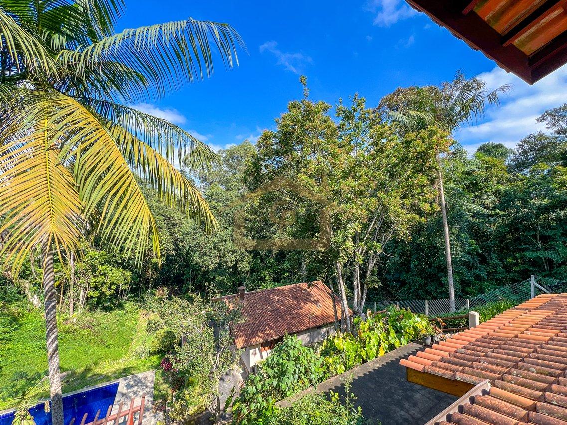 Residencial com mata Atlântica predominante, são 3 quartos sendo um suíte, 5 vagas Estrada do Lutero Cotia - 
