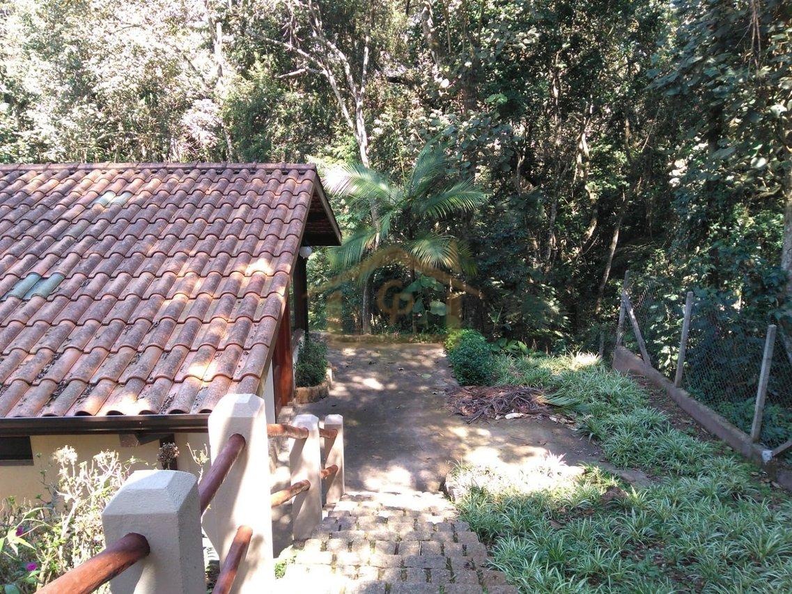 Residencial com mata Atlântica predominante, são 3 quartos sendo um suíte, 5 vagas Estrada do Lutero Cotia - 