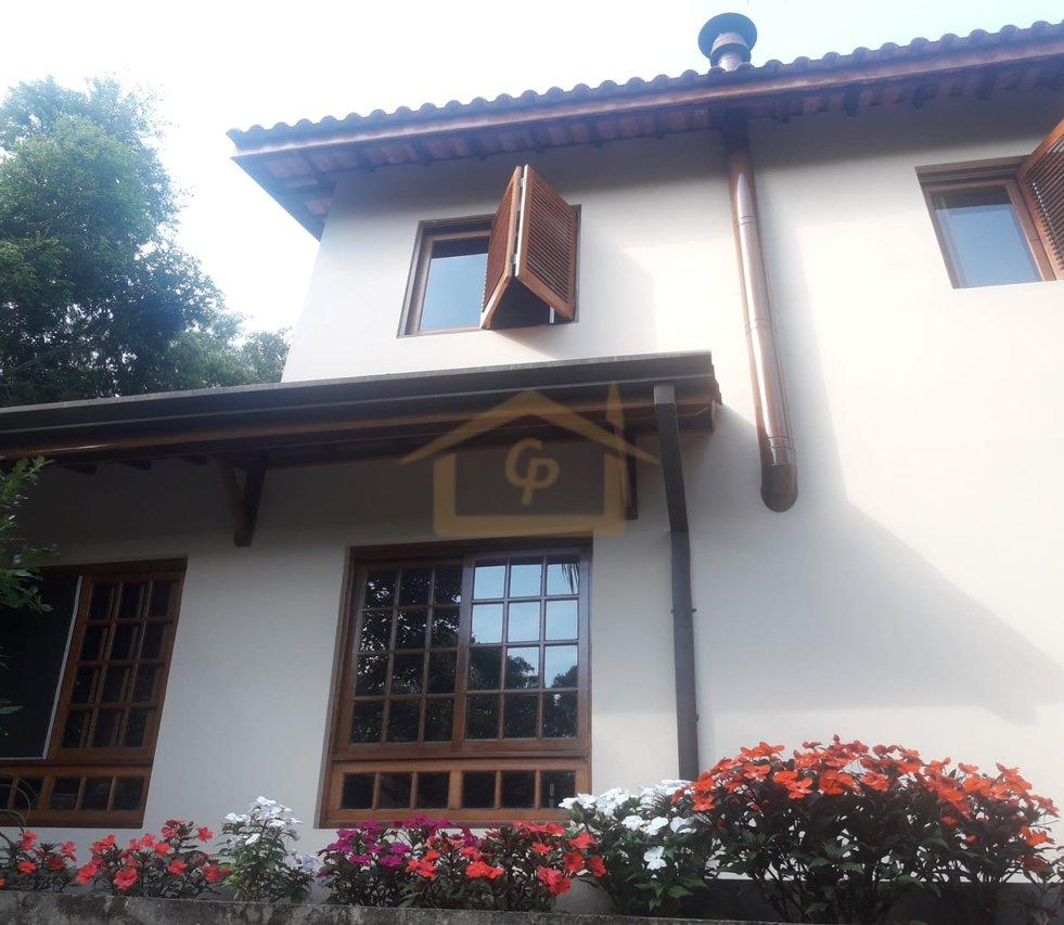 Residencial com mata Atlântica predominante, são 3 quartos sendo um suíte, 5 vagas Estrada do Lutero Cotia - 