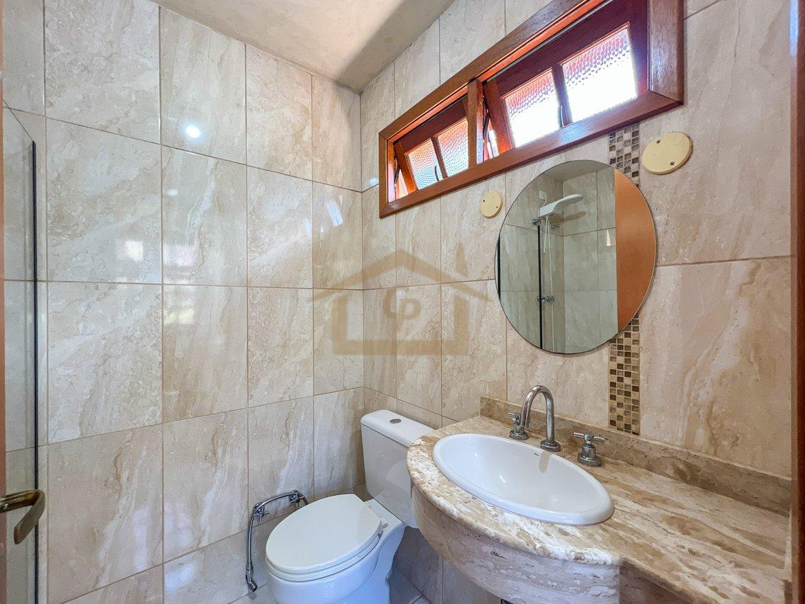 Residencial com mata Atlântica predominante, são 3 quartos sendo um suíte, 5 vagas Estrada do Lutero Cotia - 