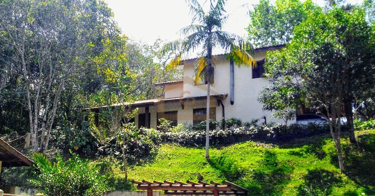 Residencial com mata Atlântica predominante, são 3 quartos sendo um suíte, 5 vagas Estrada do Lutero Cotia - 