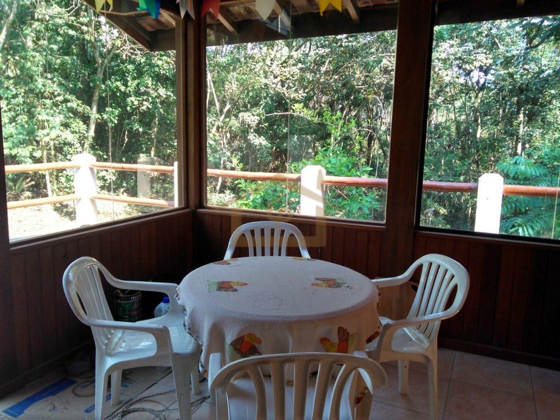 Residencial com mata Atlântica predominante, são 3 quartos sendo um suíte, 5 vagas Estrada do Lutero Cotia - 