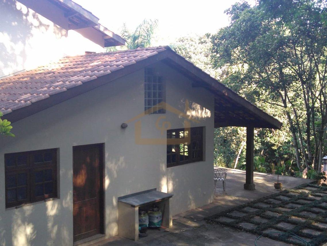 Residencial com mata Atlântica predominante, são 3 quartos sendo um suíte, 5 vagas Estrada do Lutero Cotia - 