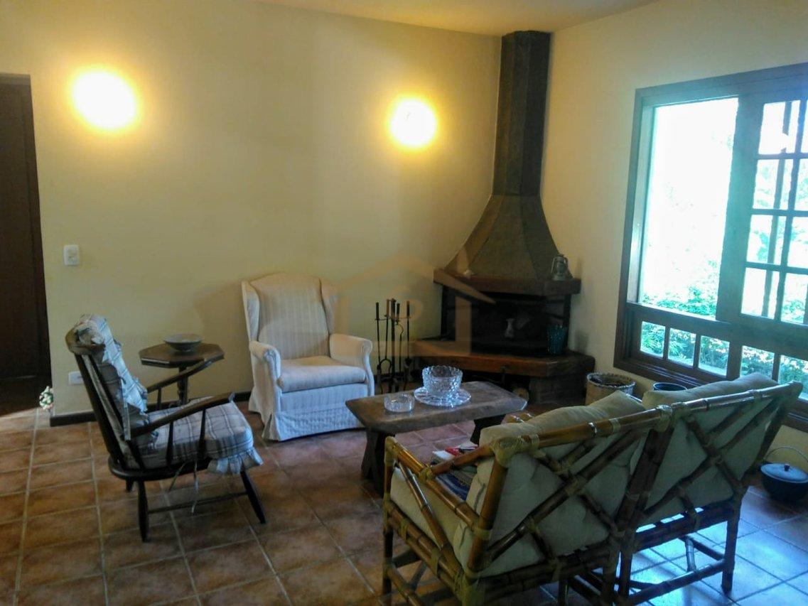 Residencial com mata Atlântica predominante, são 3 quartos sendo um suíte, 5 vagas Estrada do Lutero Cotia - 