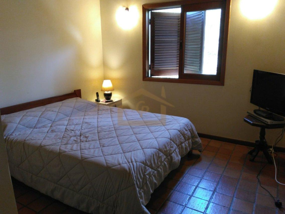 Residencial com mata Atlântica predominante, são 3 quartos sendo um suíte, 5 vagas Estrada do Lutero Cotia - 
