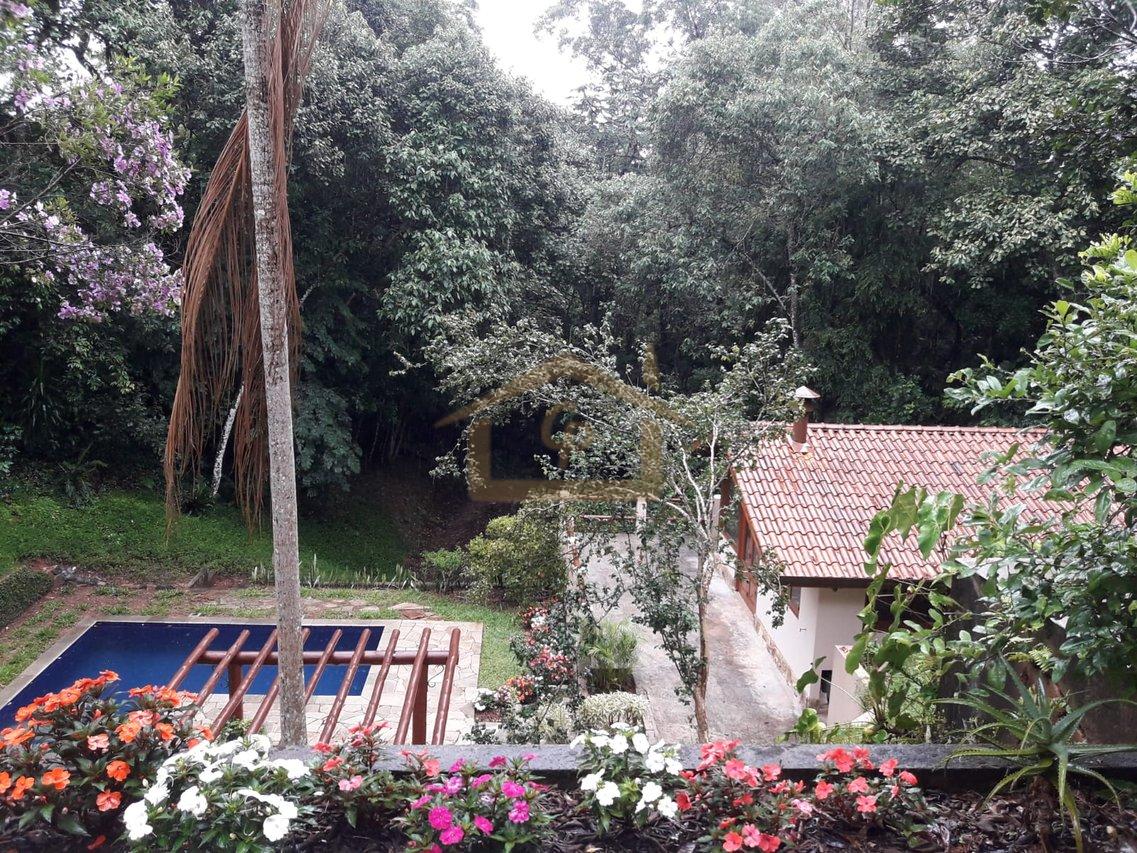 Residencial com mata Atlântica predominante, são 3 quartos sendo um suíte, 5 vagas Estrada do Lutero Cotia - 