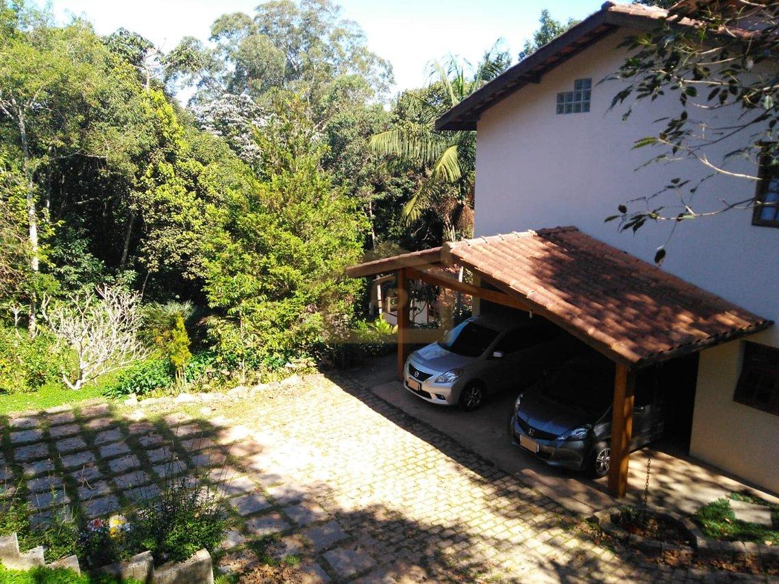 Residencial com mata Atlântica predominante, são 3 quartos sendo um suíte, 5 vagas Estrada do Lutero Cotia - 