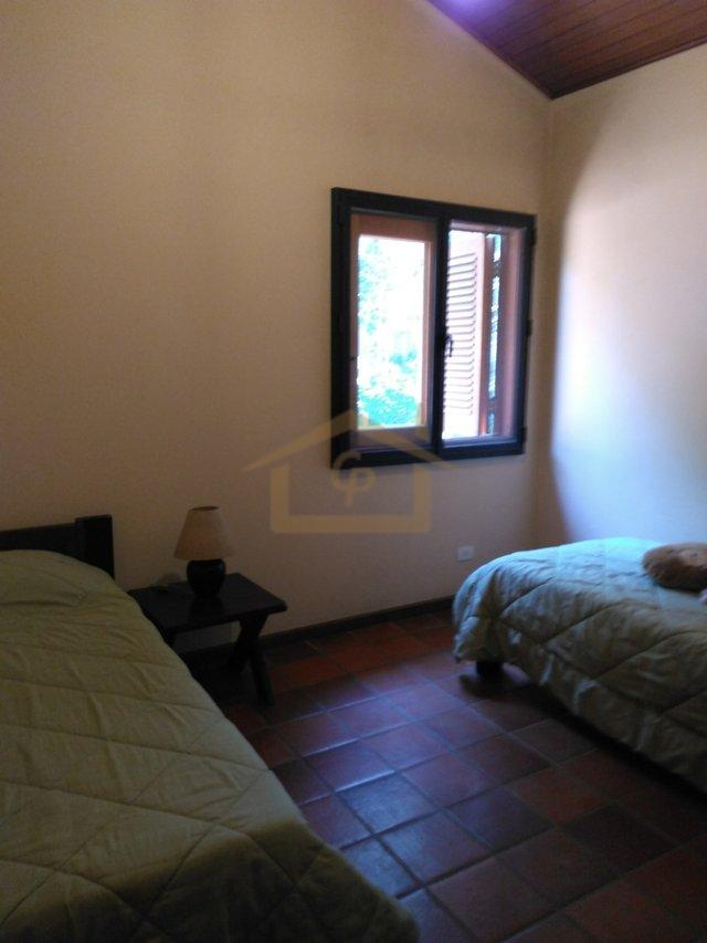 Residencial com mata Atlântica predominante, são 3 quartos sendo um suíte, 5 vagas Estrada do Lutero Cotia - 