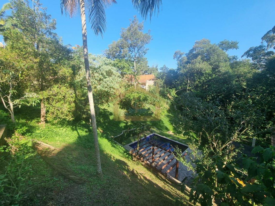 Residencial com mata Atlântica predominante, são 3 quartos sendo um suíte, 5 vagas Estrada do Lutero Cotia - 