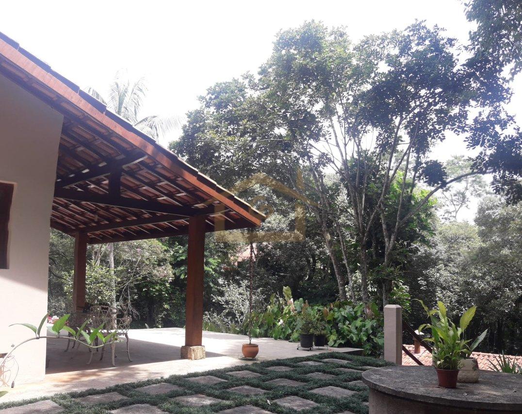 Residencial com mata Atlântica predominante, são 3 quartos sendo um suíte, 5 vagas Estrada do Lutero Cotia - 
