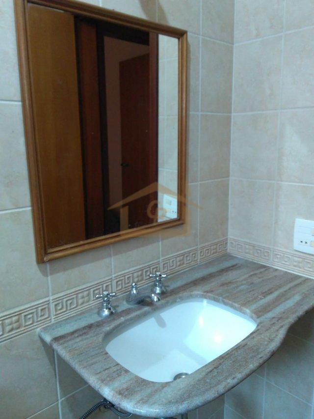 Residencial com mata Atlântica predominante, são 3 quartos sendo um suíte, 5 vagas Estrada do Lutero Cotia - 