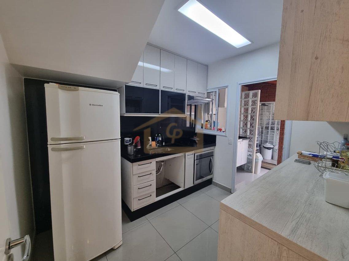 Casa com piscina, 3 quartos sendo um suíte, 2 vagas Estrada do Capuava Cotia - 