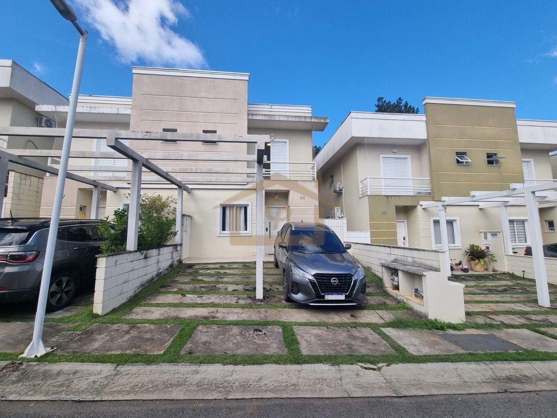 Casa com piscina, 3 quartos sendo um suíte, 2 vagas Estrada do Capuava Cotia - 