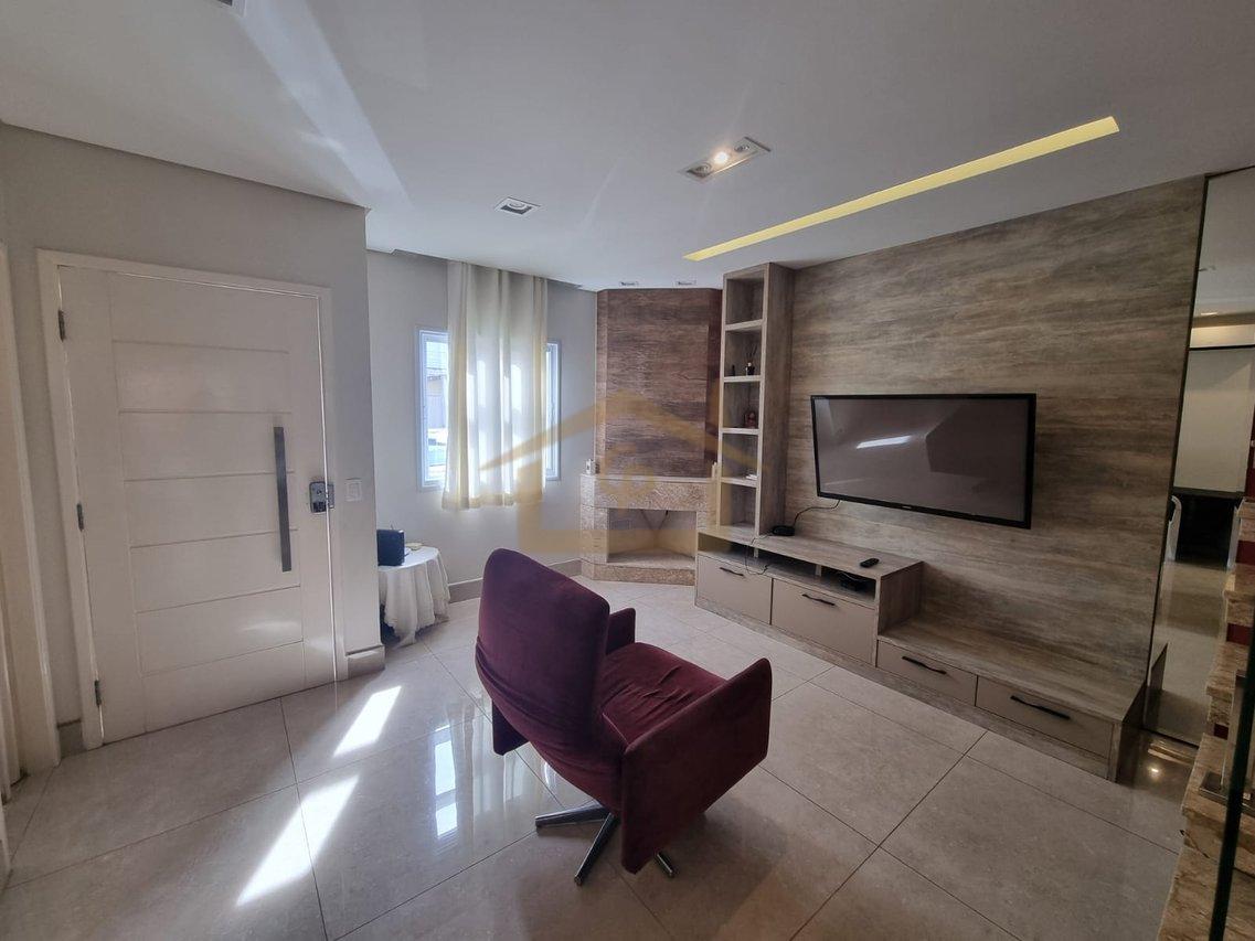 Casa com piscina, 3 quartos sendo um suíte, 2 vagas Estrada do Capuava Cotia - 